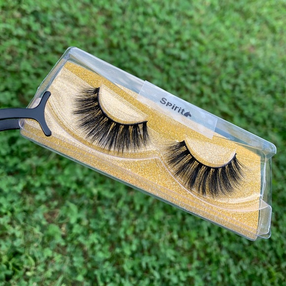 Lashes - Picture 5 of 10